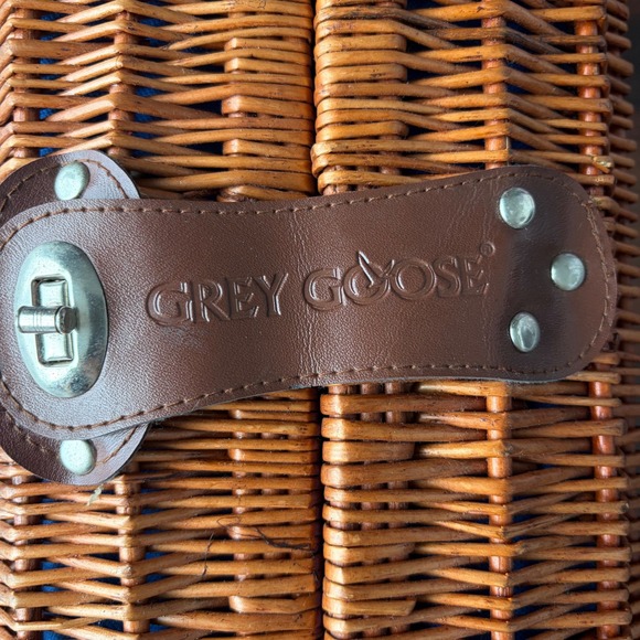 Grey Goose Wicker Picnic Basket Carrier Bag Blue‎ Strap Handle - Picture 2 of 9
